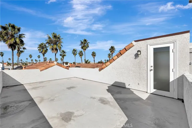 $7,995 | 310 18th Street, Huntington Beach, CA 92648