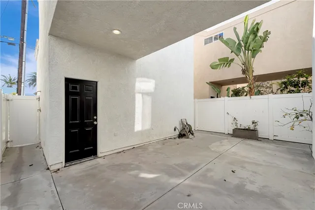 $7,995 | 310 18th Street, Huntington Beach, CA 92648