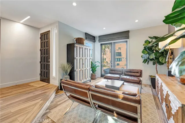 $7,995 | 310 18th Street, Huntington Beach, CA 92648