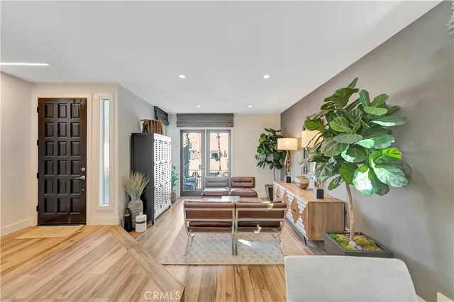 $7,995 | 310 18th Street, Huntington Beach, CA 92648