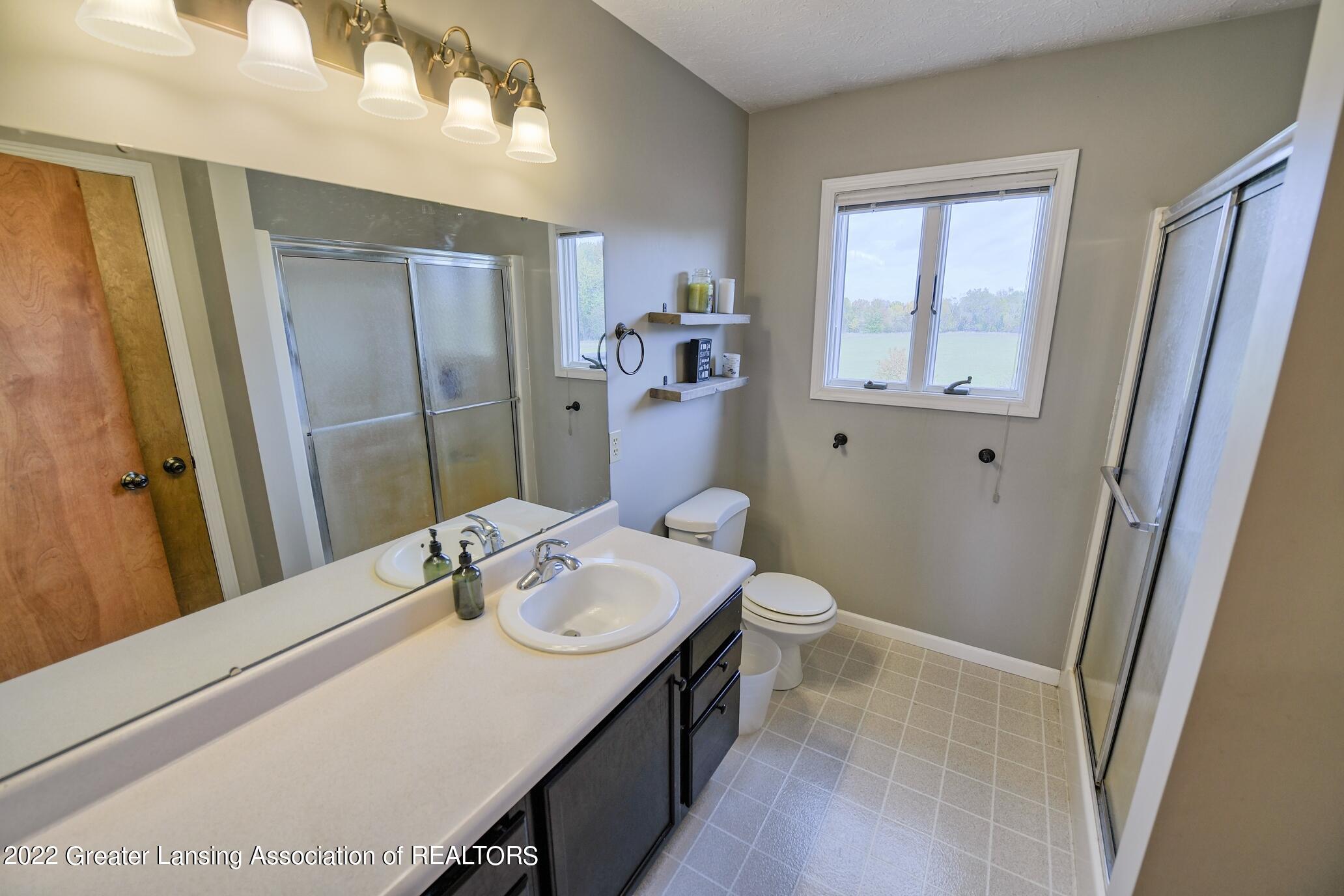 11205 South Bauer Road Eagle, MI 48822 - Photo 20 of 50 Master bath