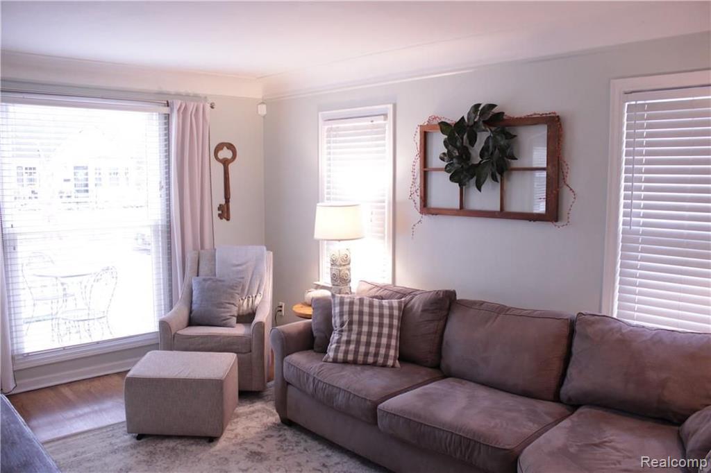 2080 Harvard Road Berkley, MI 48072 - Photo 8 of 32