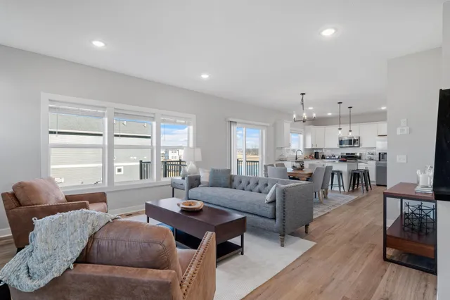 $3,115 | 11662 203rd Street West, Lakeville, MN 55044