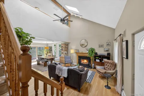 $560,000 | 305 Oak Lane, Newburgh, NY 12550
