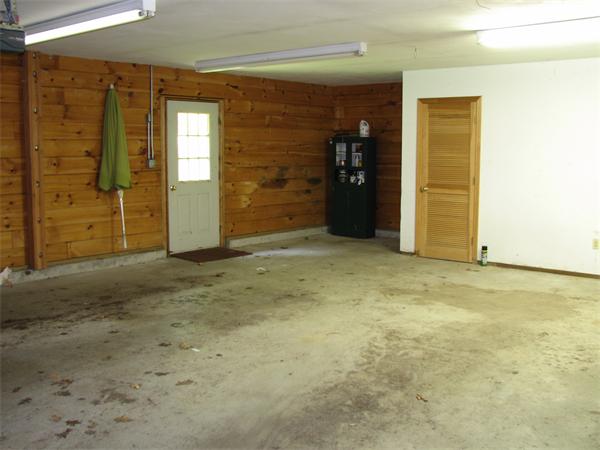 64 Baker Road Salisbury, MA 01952 - Photo 26 of 29 an empty room with closet