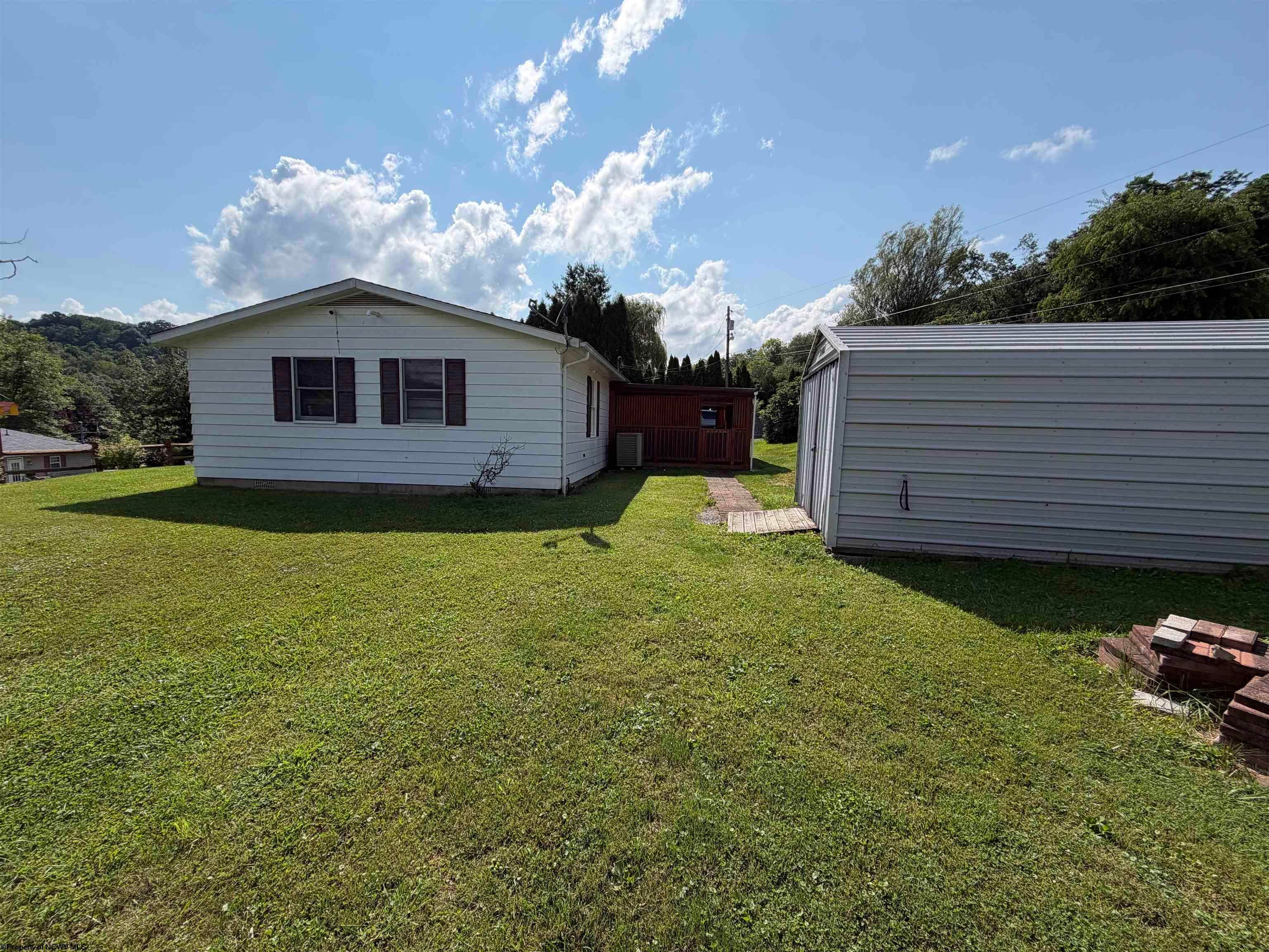 38 Hollister Drive Beverly, WV 26253 - Photo 6 of 32 Gallery Image 6