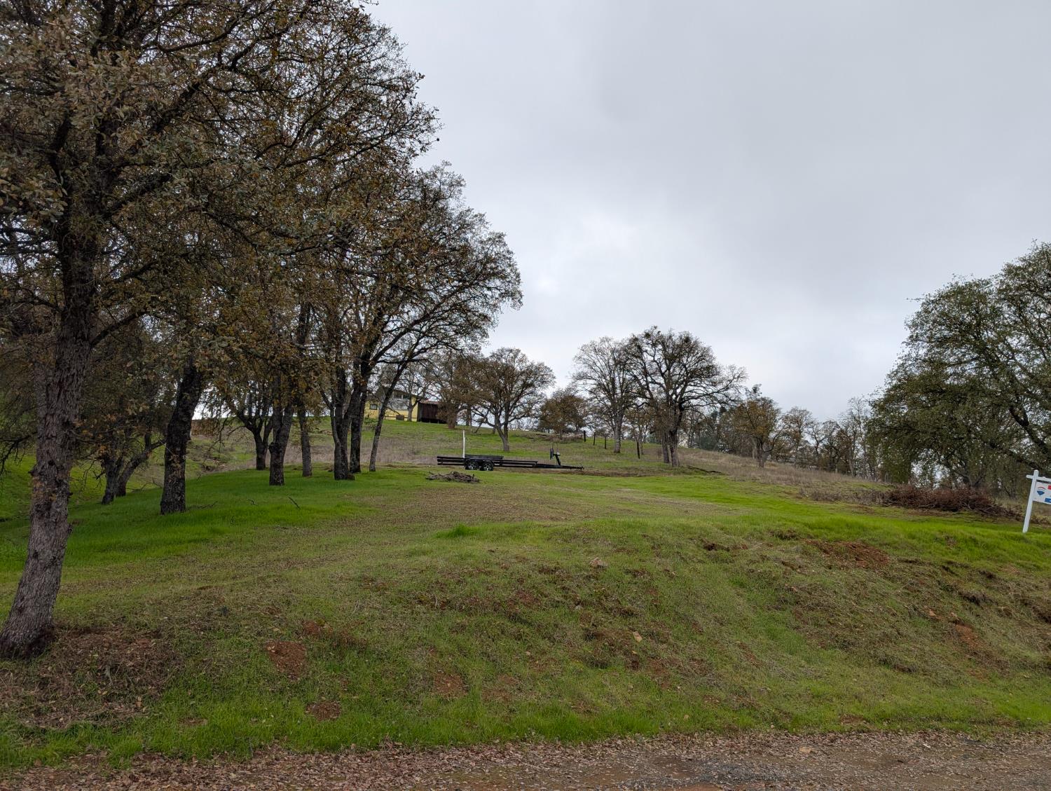 1751 Choctaw Copperopolis CA. Located in Copper Cove Subdivision.  With this HOA, you have access to Lake Tulloch. Boat Launch, Day Slips, Picnic Gazebo and Area, Swim Area.