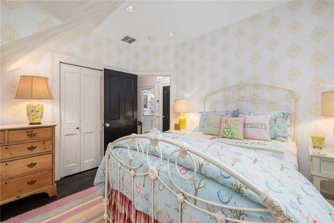 33 Beacon Hill Road Newport, RI 02840 - Photo 18 of 34
