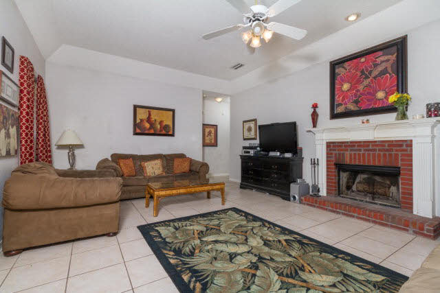 9075 Caddie Circle Foley, AL 36535 - Photo 4 of 23 Living Room