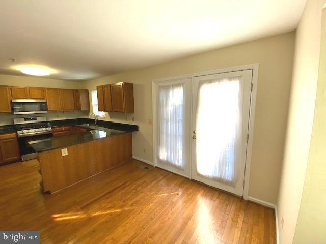 1806 Lansdowne Way Silver Spring, MD 20910 - Photo 8 of 23 Kitchen