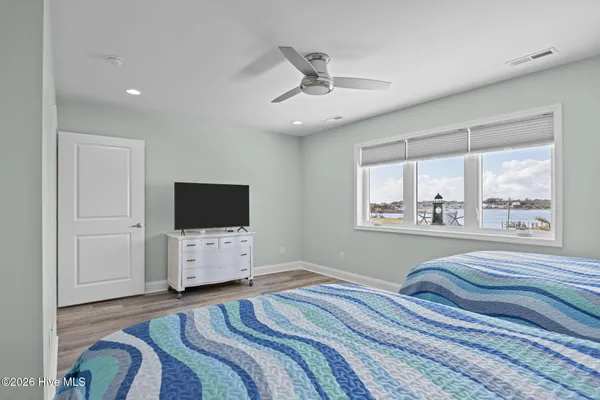 $1,600,000 | 314 Easy Street, Cape Carteret, NC 28584