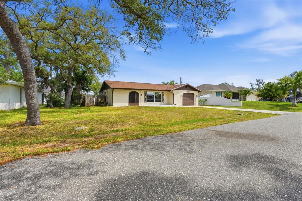 1250 Horizon Road Venice, FL 34293 - Photo 2 of 42