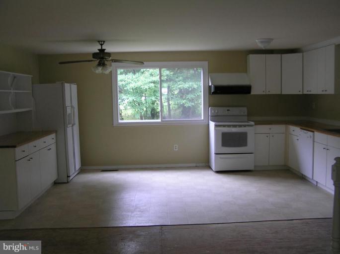 968 Shore Acres Road Arnold, MD 21012 - Photo 6 of 10 Kitchen