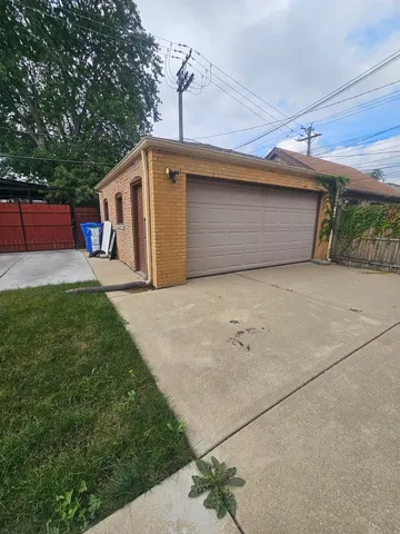 a view of a house with a garage