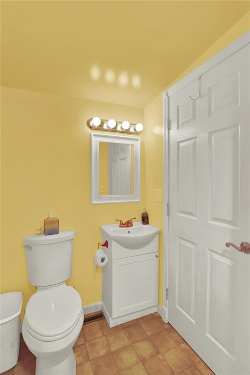 1261 Griffith Road Ligonier, PA 15658 - Photo 21 of 39 a bathroom with a toilet sink and mirror