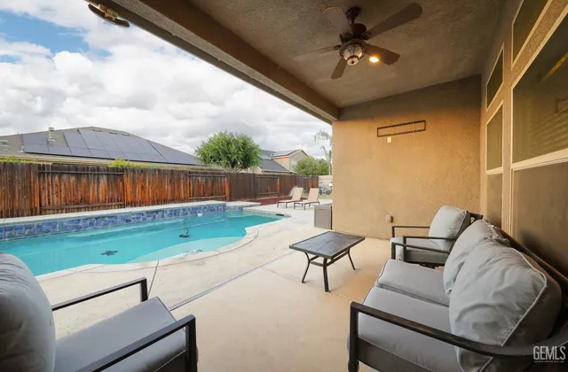 a view of a house with backyard and sitting area