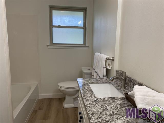 9477 Macedonia Avenue Baton Rouge, LA 70810 - Photo 5 of 11 HALL BATHROOM