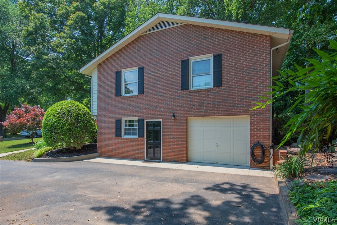 8432 Abbey Road Richmond, VA 23235 - Photo 7 of 38 Gallery Image 7