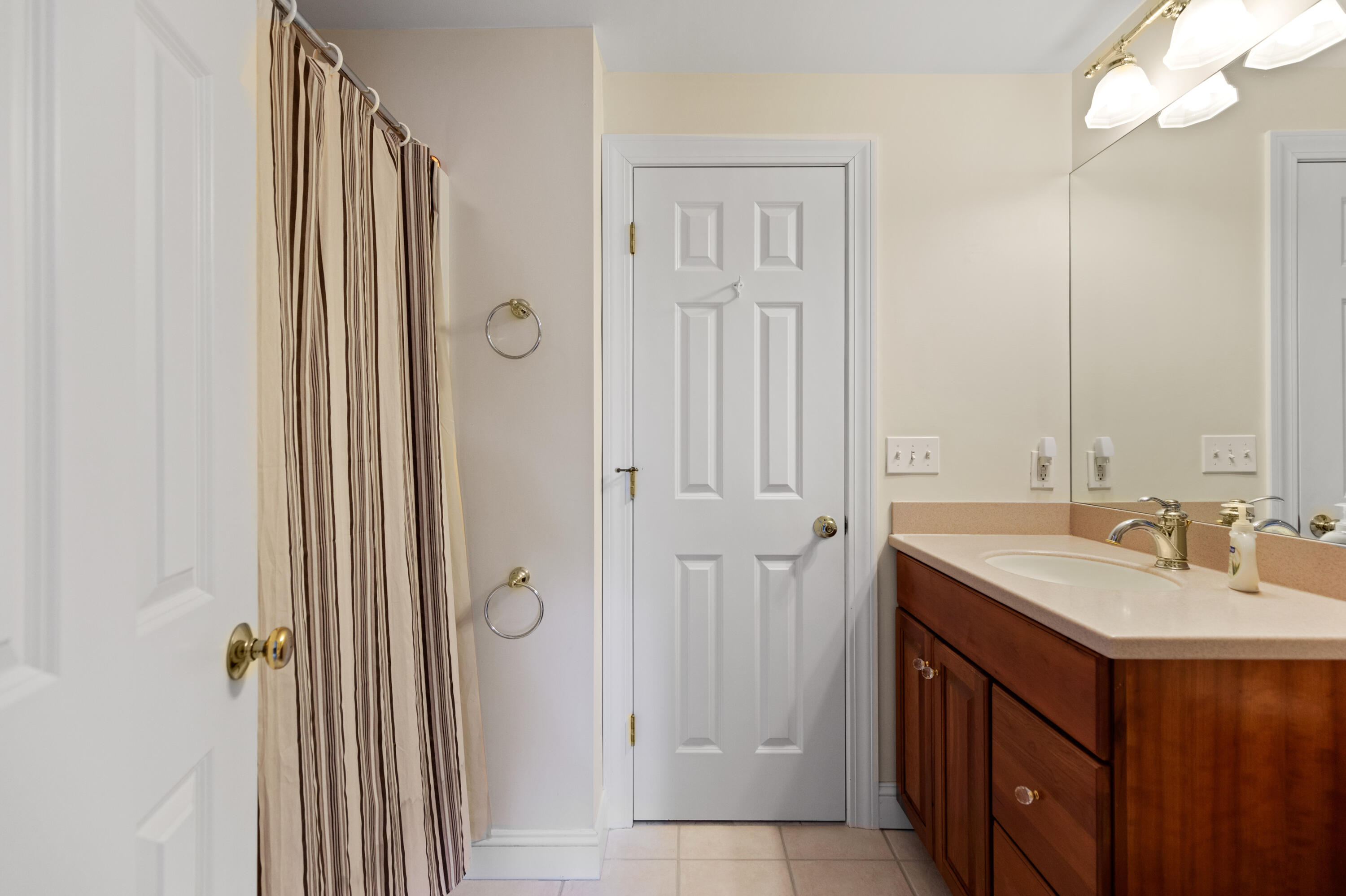 15 Granite Ridge Road, Unit 15 Cumberland Foreside, ME 04110 - Photo 24 of 34 15 Granite Ridge Upstairs Bath