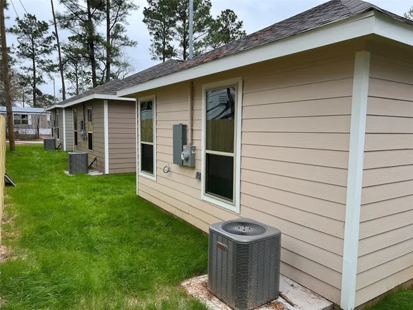 $1,390 | 11595 Persimmon Street, Willis, TX 77318