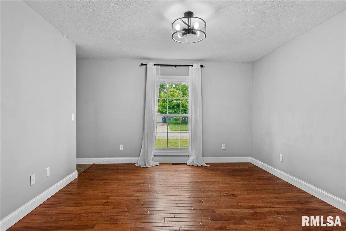 639 Deerfield Road Chatham, IL 62629 - Photo 6 of 43