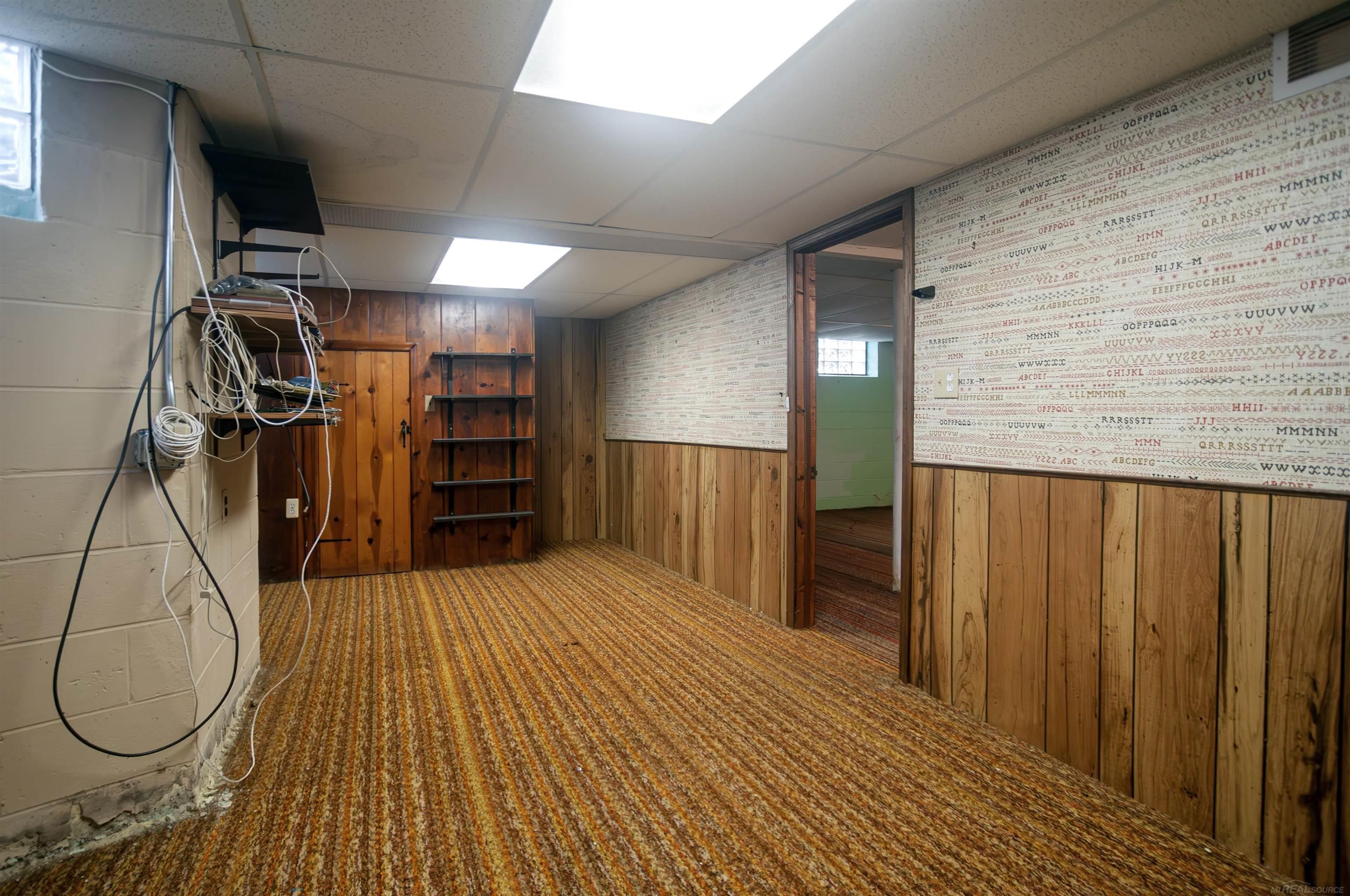 2039 Hampton Road Grosse Pointe Woods, MI 48236 - Photo 23 of 31