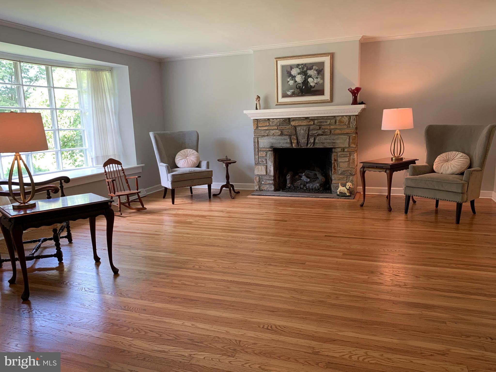 154 Deer Run Road Willow Grove, PA 19090 - Photo 4 of 19 Gallery Image 4