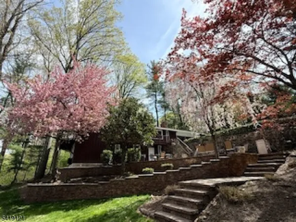$949,000 | 1044 Summit Lane, Mountainside, NJ 07092