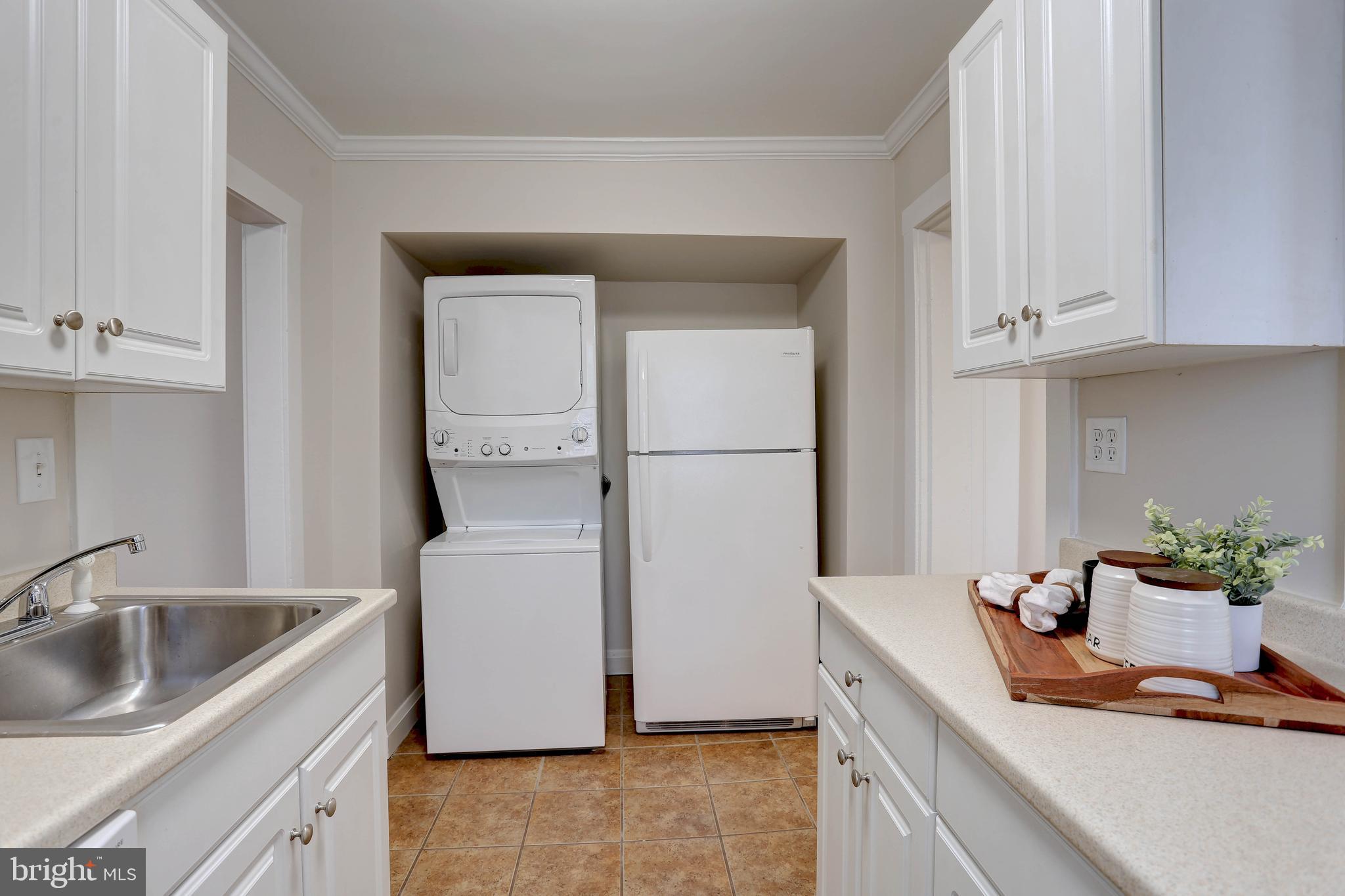 738 Hollow Road Ellicott City, MD 21043 - Photo 11 of 31 Kitchen