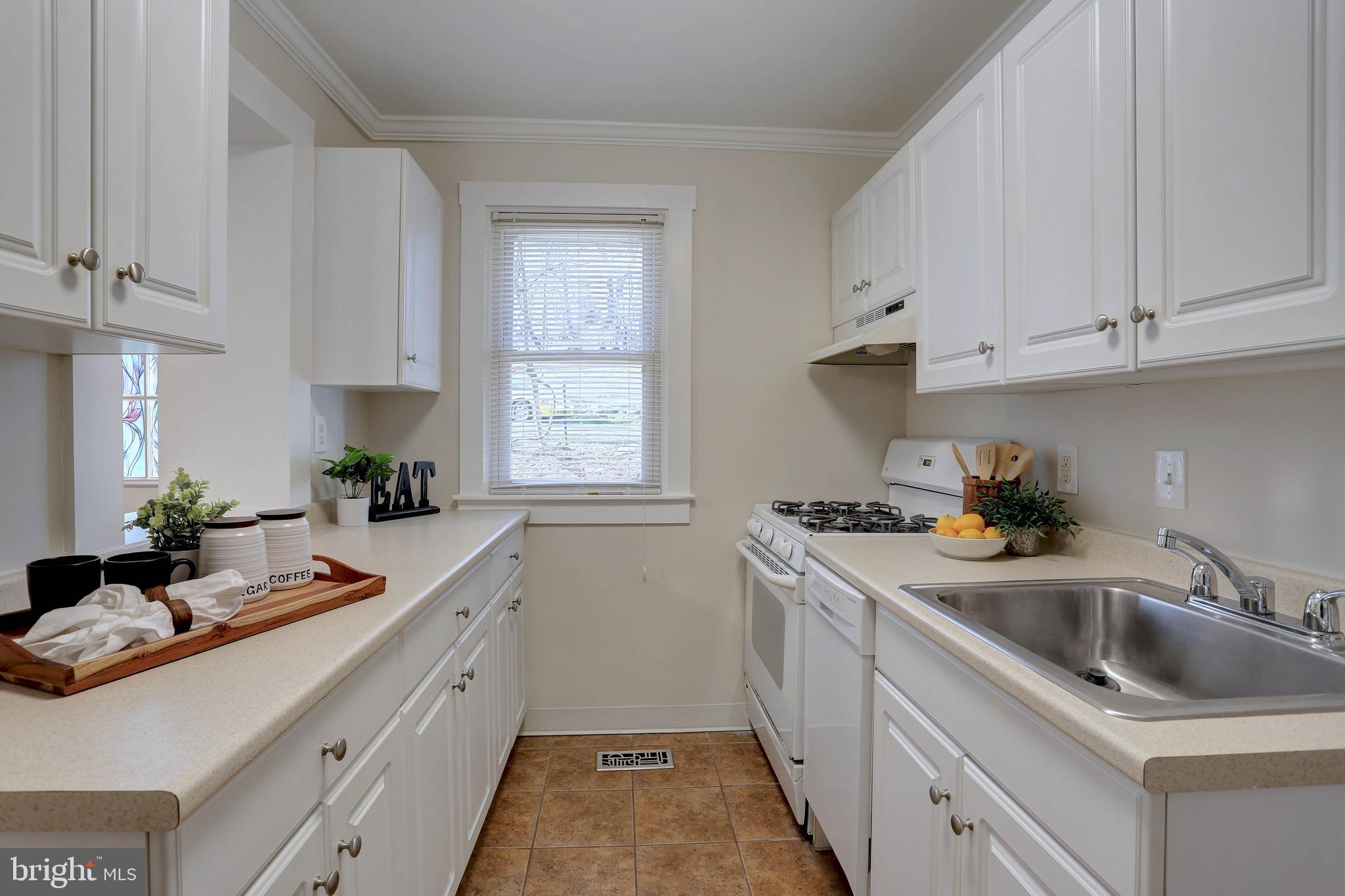 738 Hollow Road Ellicott City, MD 21043 - Photo 8 of 31 Kitchen