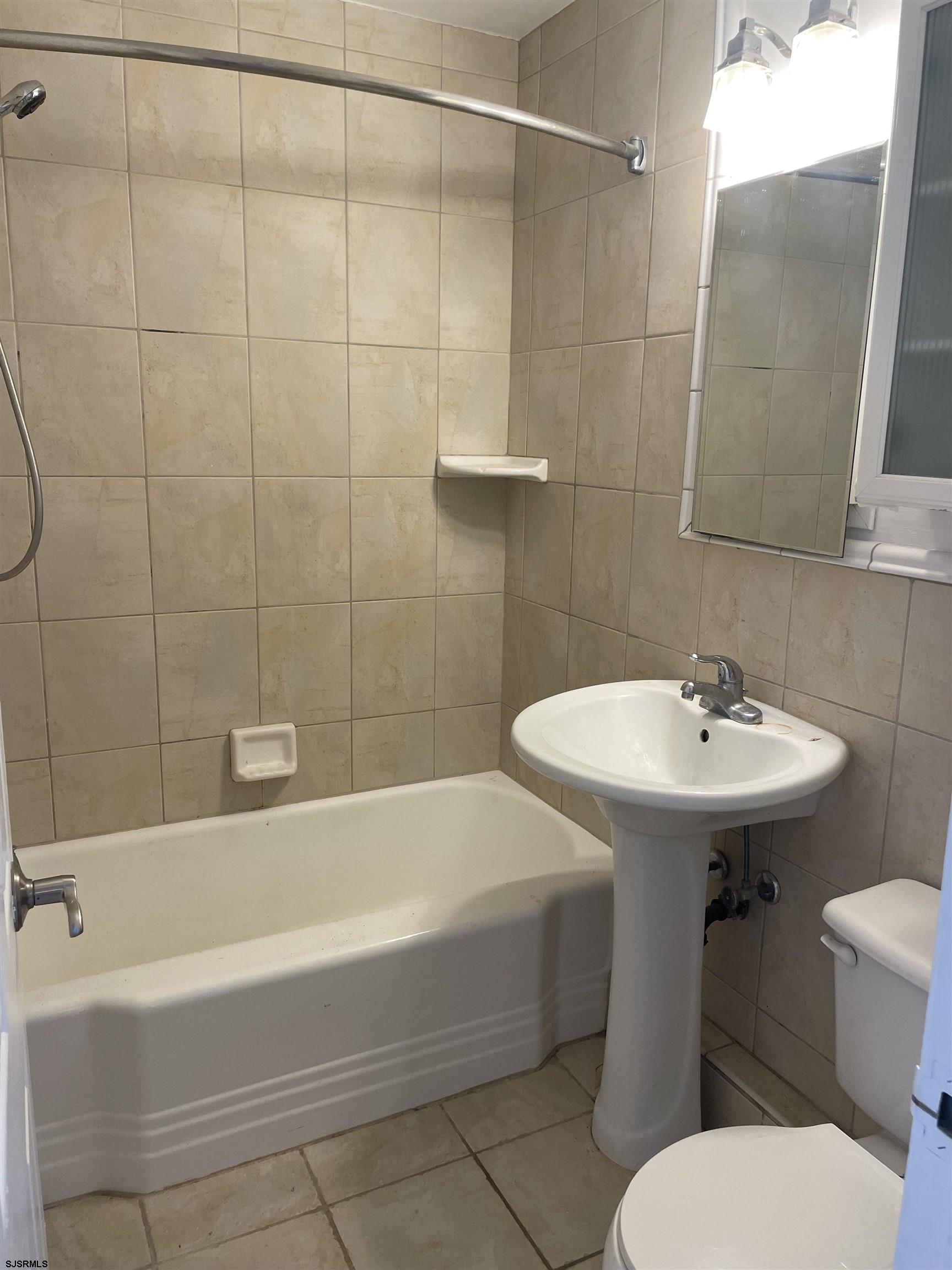 101 South Raleigh Avenue, Unit 618 Atlantic City, NJ 08401 - Photo 15 of 26 a bathroom with a sink a toilet and bathtub