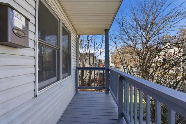 $2,100 | 33 Guilford Street, Unit B, Hartford, CT 06120