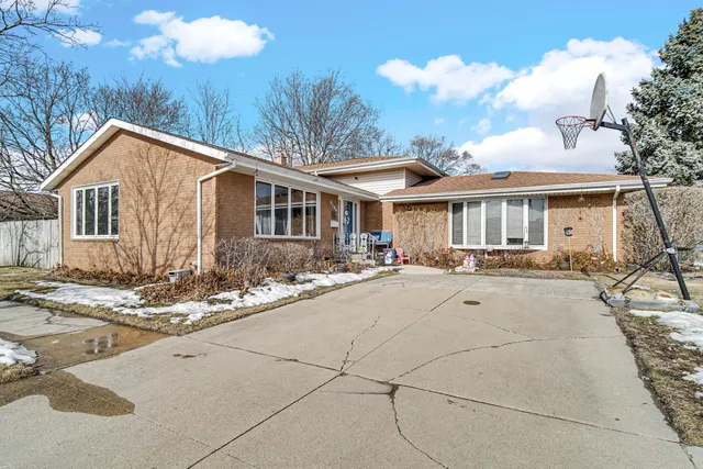 $420,000 | 8796 Madison Avenue, Munster, IN 46321