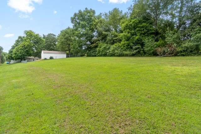 a view of a yard with a house