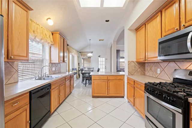 $349,000 | 5011 Lakeside Court, Pasadena, TX 77504