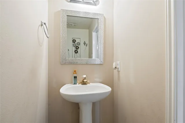 $349,000 | 5011 Lakeside Court, Pasadena, TX 77504