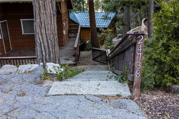 $360,000 | 24738 Nestal Court, Crestline, CA 92325