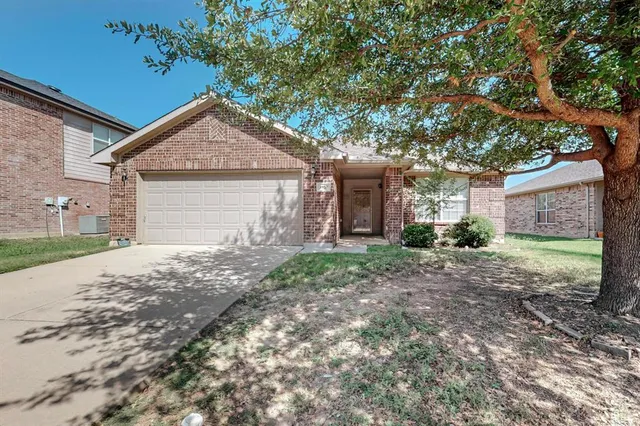 $2,200 | 3957 Polar Brook Drive, Fort Worth, TX 76244