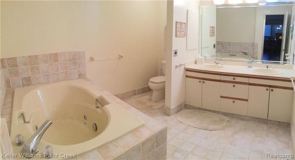 875 Green View Court, Unit 56 Rochester Hills, MI 48307 - Photo 12 of 29