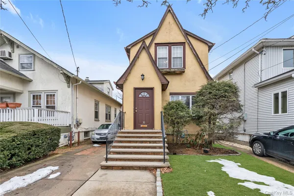 $575,000 | 30 Putnam Avenue, Lynbrook, NY 11563