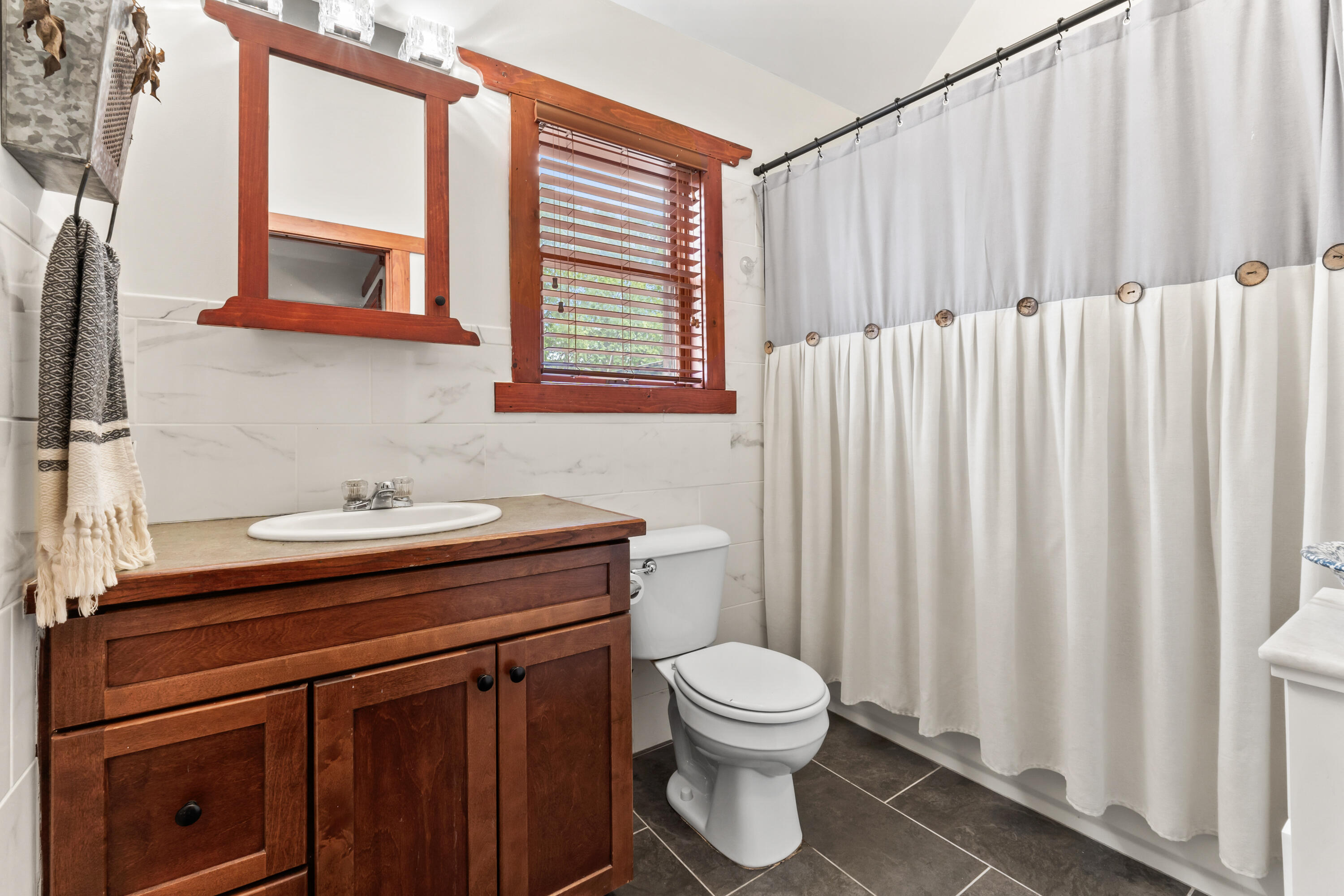 65 Main Street York, ME 03909 - Photo 22 of 33 2 nd bathroom