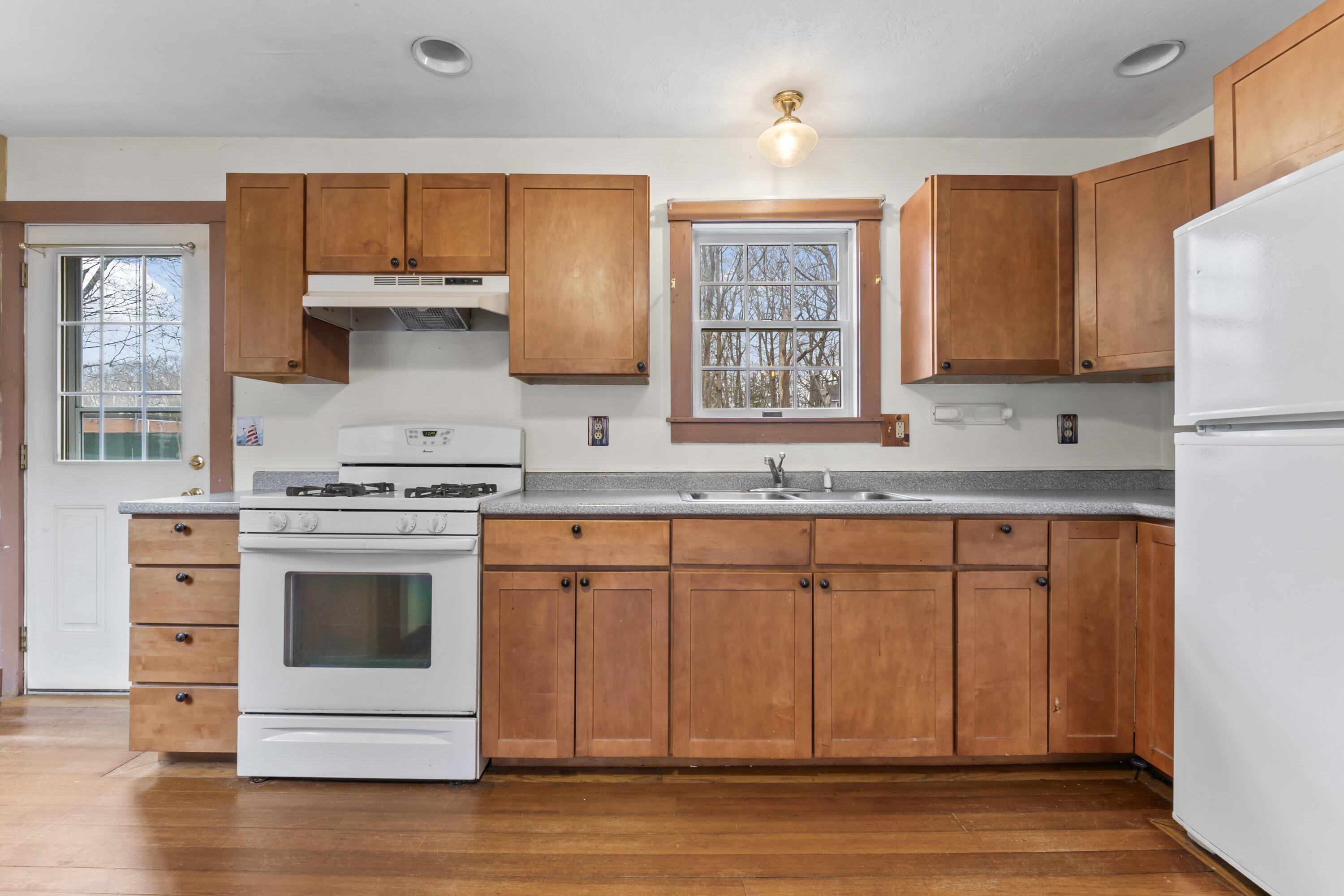 65 Main Street York, ME 03909 - Photo 28 of 33 kitchen cottage