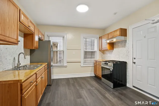 $1,600 | 128 Campbell Avenue, Unit 3, West Haven, CT 06516