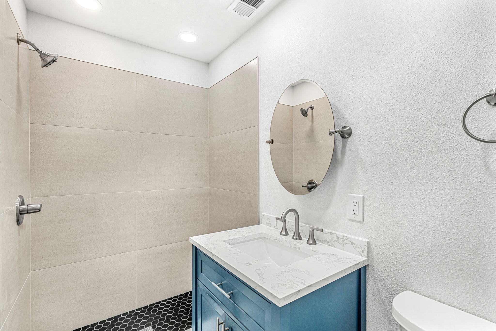 2484 Fatzler Road Melbourne, FL 32935 - Photo 13 of 24 22-web-or-mls-DSC04914-HDR
