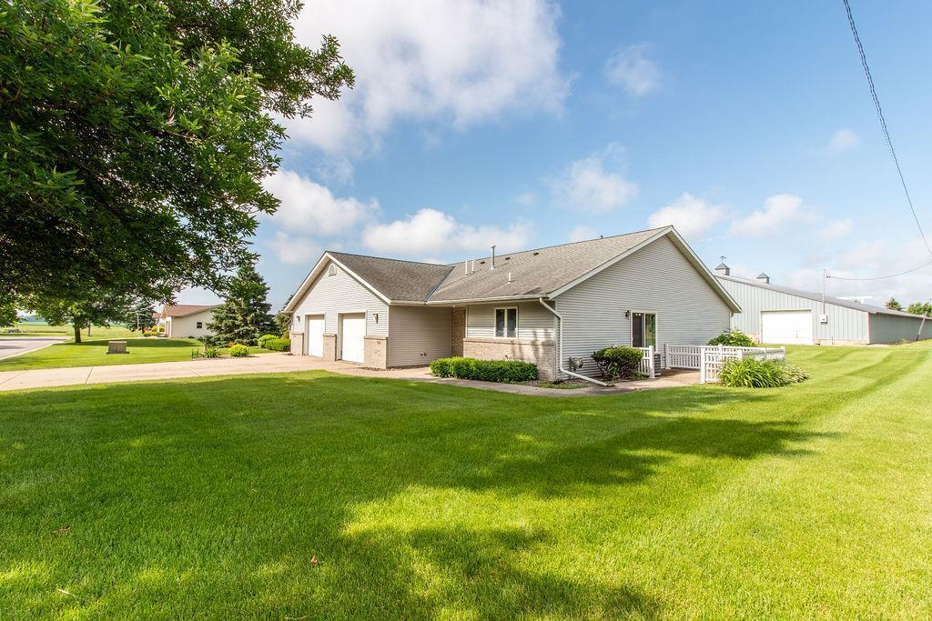 710 South 10th Street Bird Island, MN 55310 - Photo 29 of 31