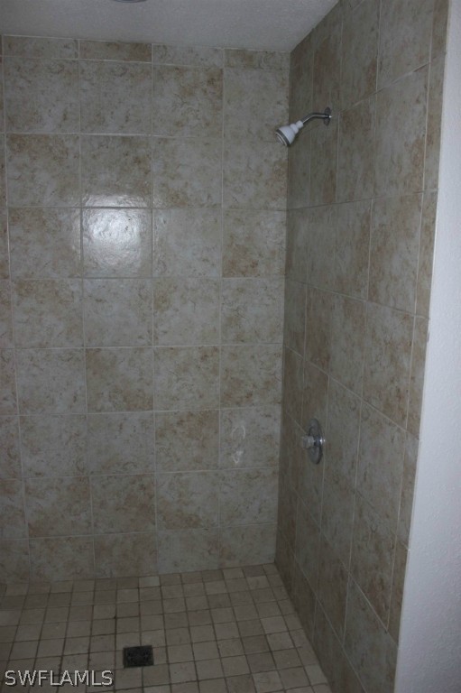 112 Florida Road Lehigh Acres, FL 33936 - Photo 14 of 25 a bathroom with a shower
