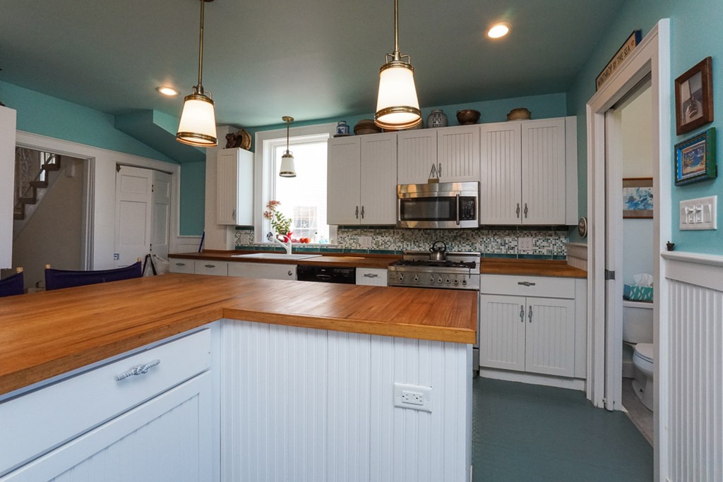 284 River Road Winthrop, MA 02152 - Photo 4 of 22 Gallery Image 4