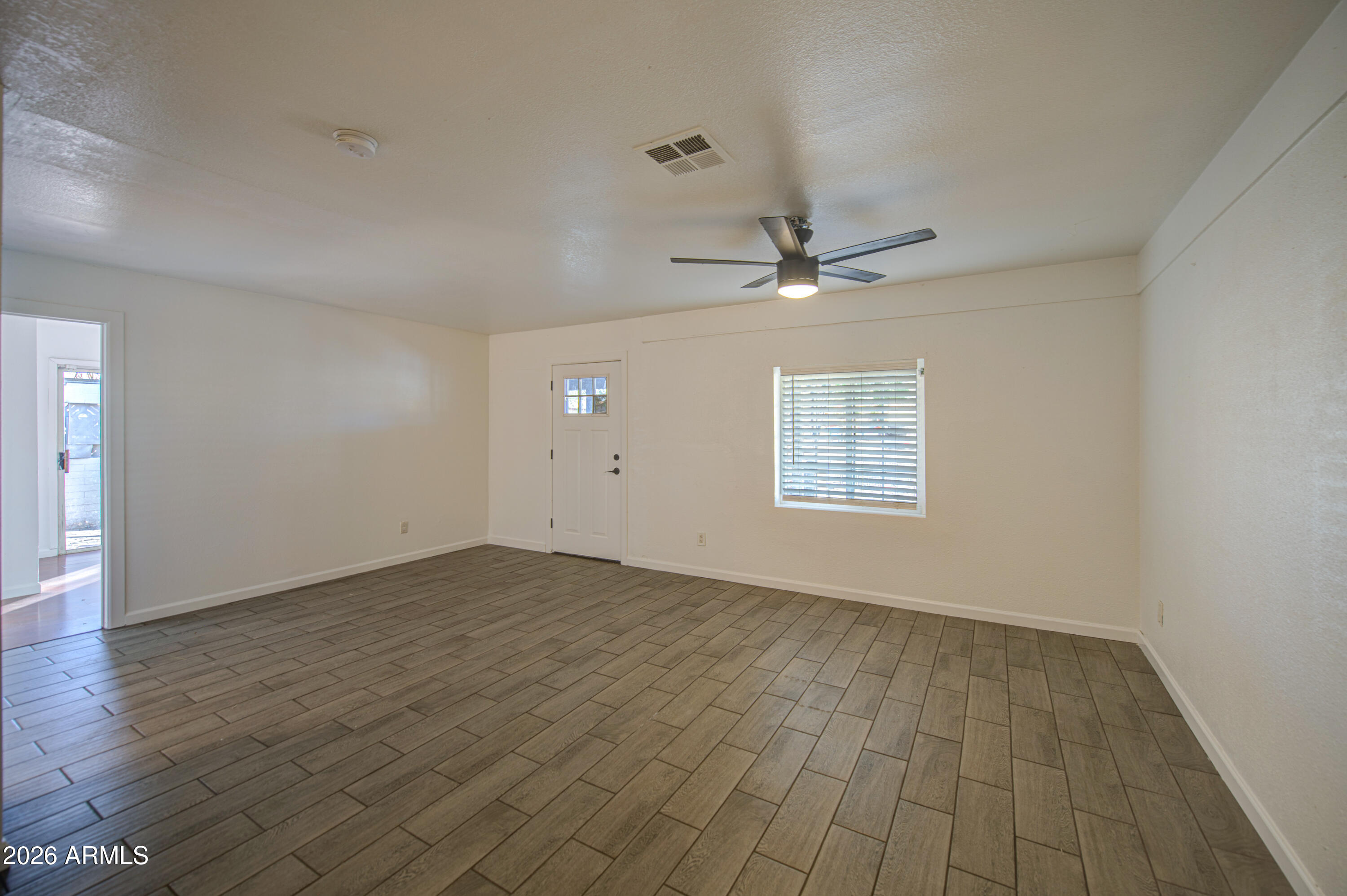 6071 West Osborn Road Phoenix, AZ 85033 - Photo 4 of 20 Living Room 1