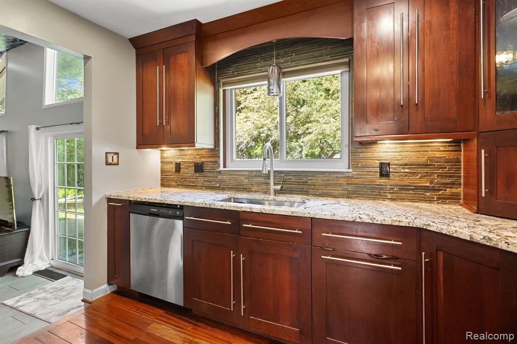 2460 Lakena Road West Bloomfield, MI 48324 - Photo 10 of 53