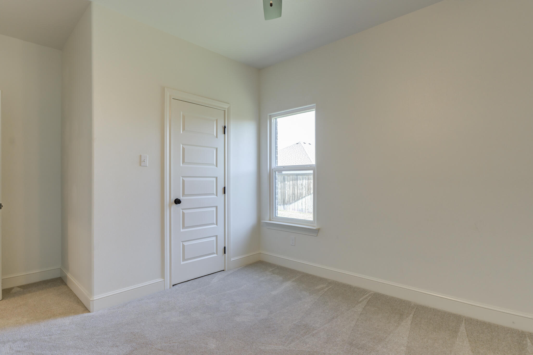 5720 119th Street Lubbock, TX 79424 - Photo 12 of 43 an empty room with windows and closet